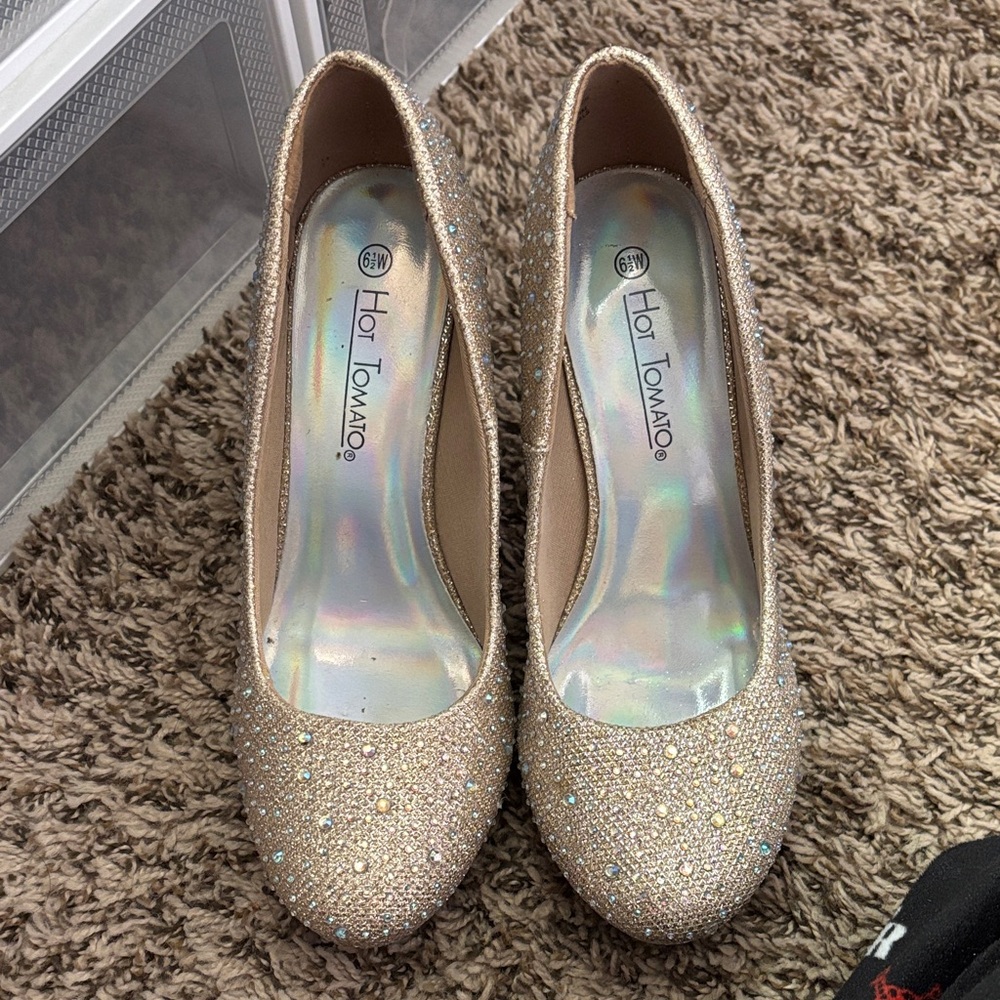 Hot Tomato Glittering Beige Heels